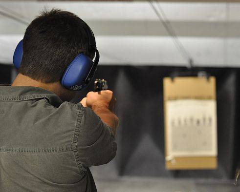 Man practicing target practice for Chicago Firearm Training at CCSPD.
